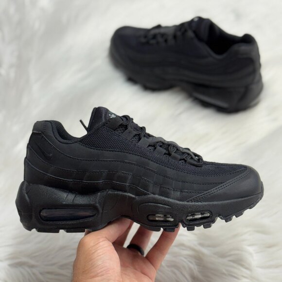 Nike Air Max 95 Triple Black GS II4053-001 NEW Sz 6.5 / WMNS Sz 8 - Picture 1 of 5